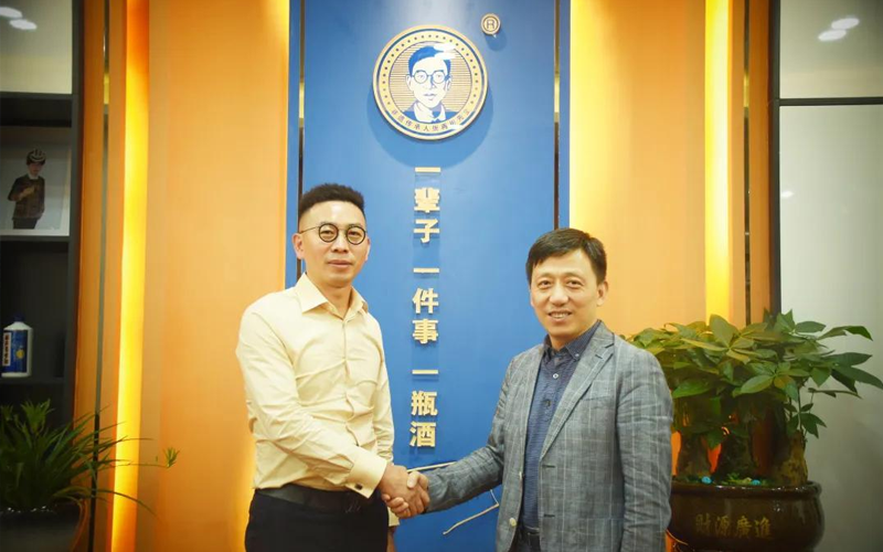 雄正酒業(yè)與顧均輝團隊達(dá)成戰(zhàn)略合作 共推雄正醬香酒品牌升級